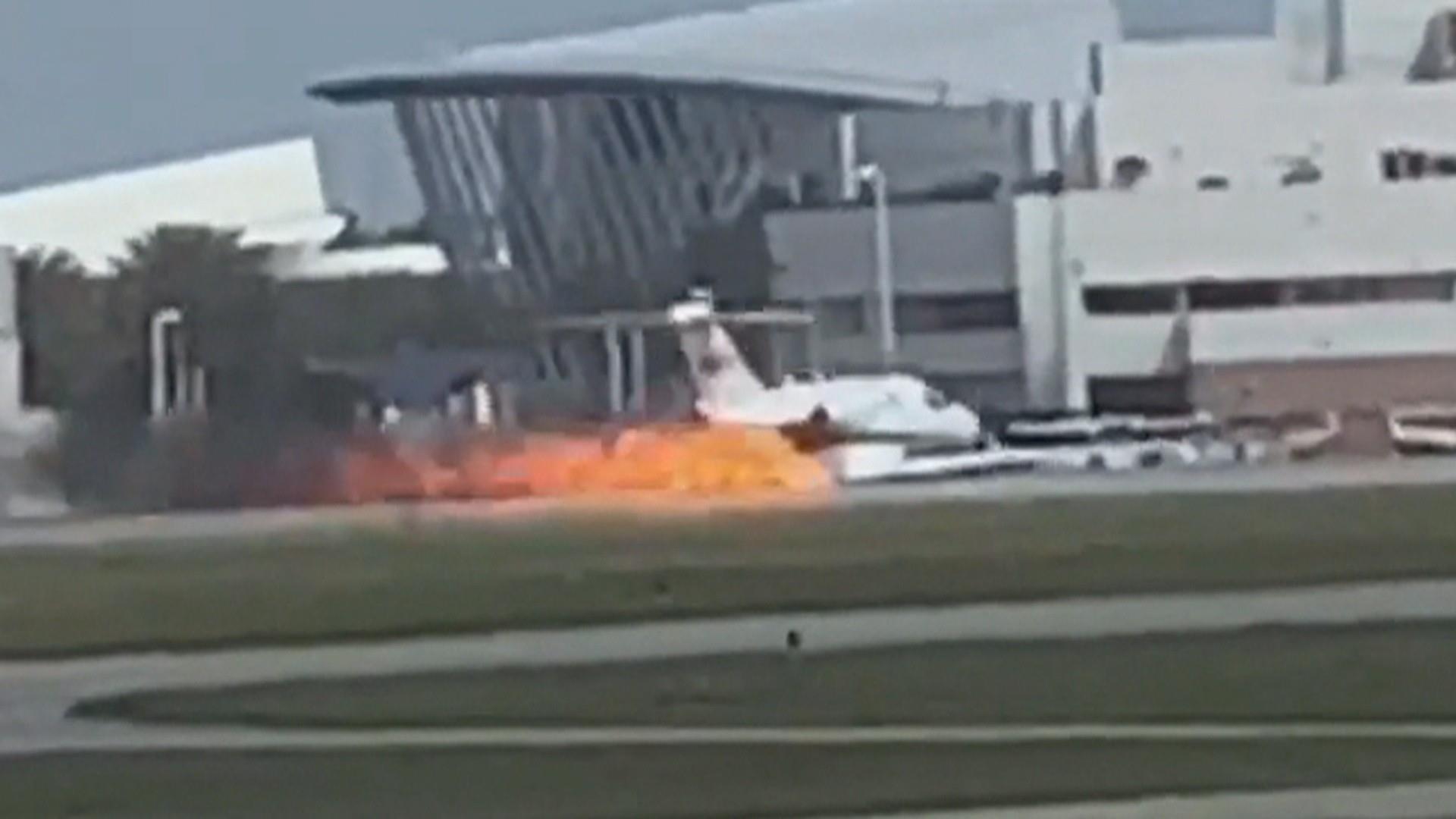 Plane Lands Without Landing Gear Caught On Video