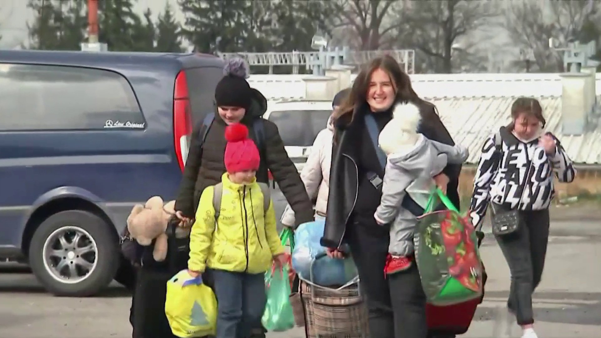 Ukrainian refugees head back home