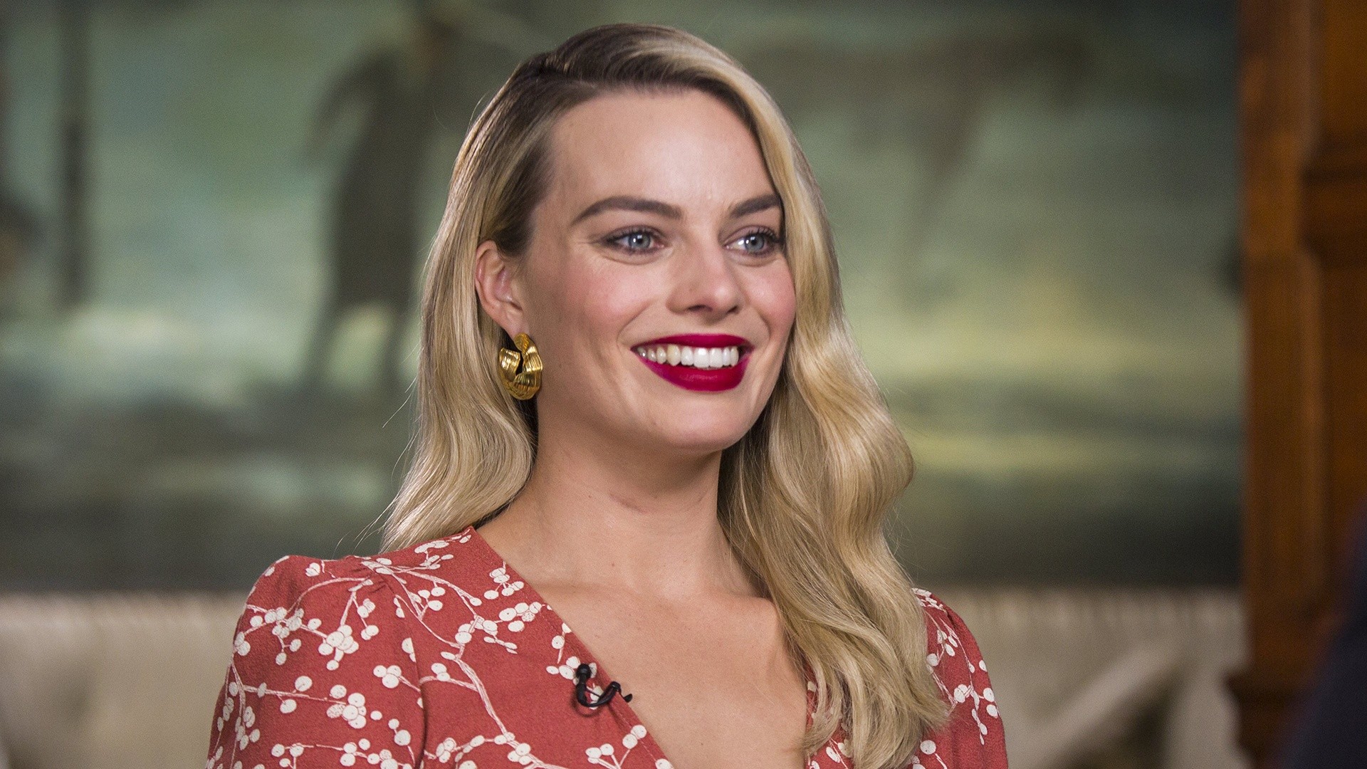 See first look at Margot Robbie as 'Barbie' for new movie