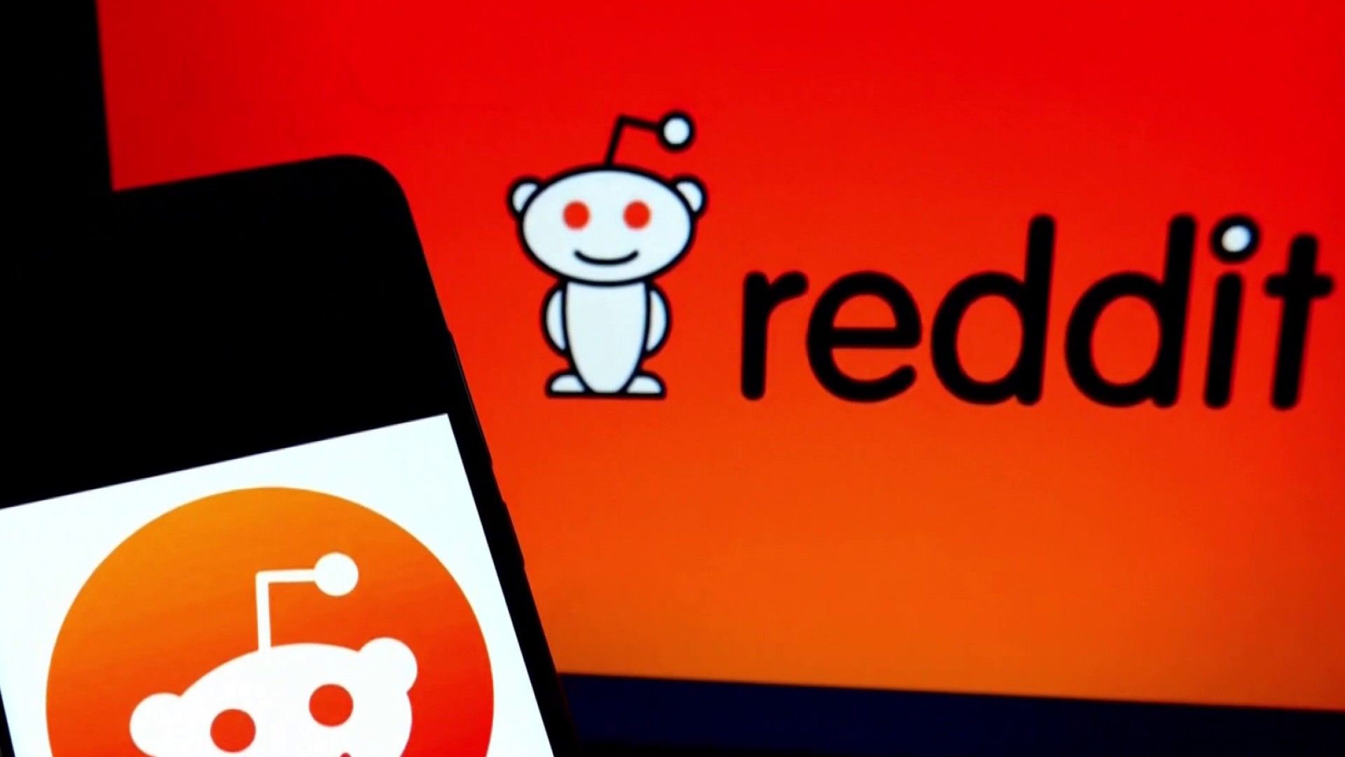 Reddit CEO slams protesters, says hell change moderator rules
